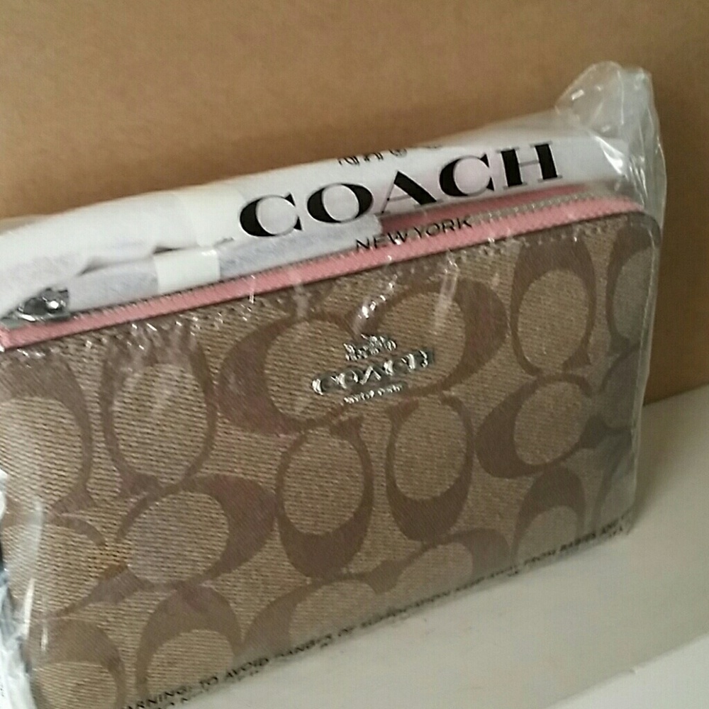 🌹{SOLD)●●AUTHENTIC COACH DOUBLE ZIP WRISTLET🌹🌹 - Picture 8 of 8
